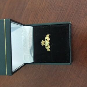 Ring 14k gold Irish claddagh ring